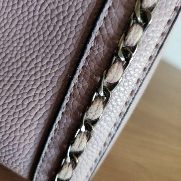 Womens Chic Chain Link Style Lavender Crossbody Bag - Picture 11 of 16